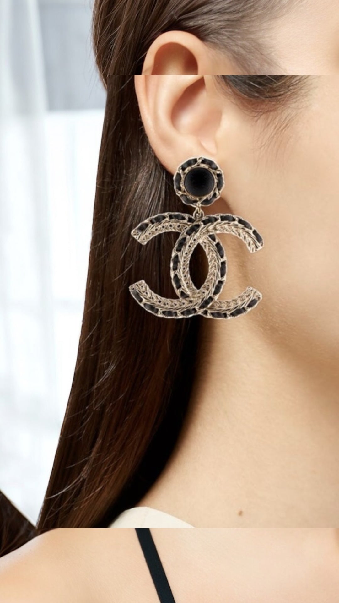 CHANEL 2023 CC logo drop earrings