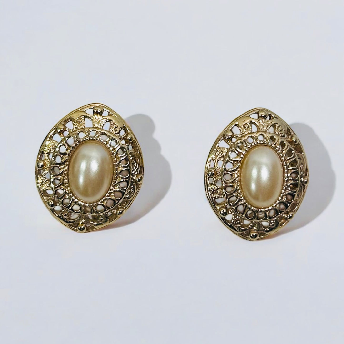 Vintage 80’s Pearl stud earrings