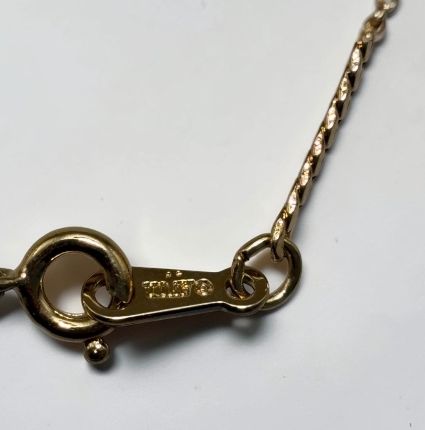 Vintage Avon Gold Tone Fan Pendant Necklace |1990s