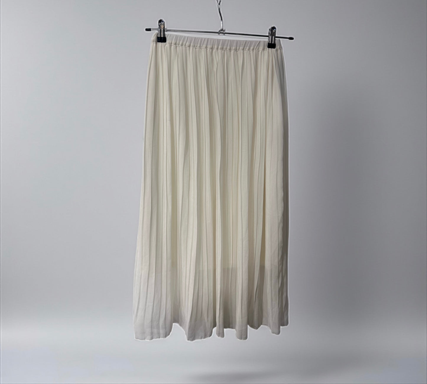 Mercuryduo Ivory Pleated Midi Skirt