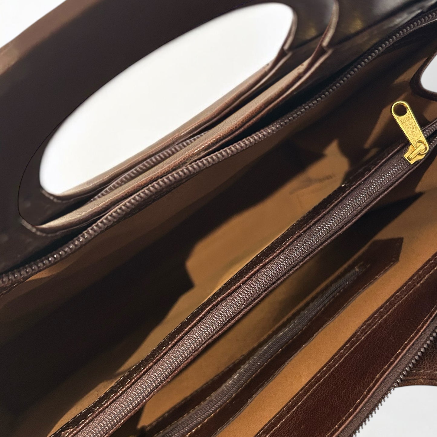 Vintage brown leather bag
