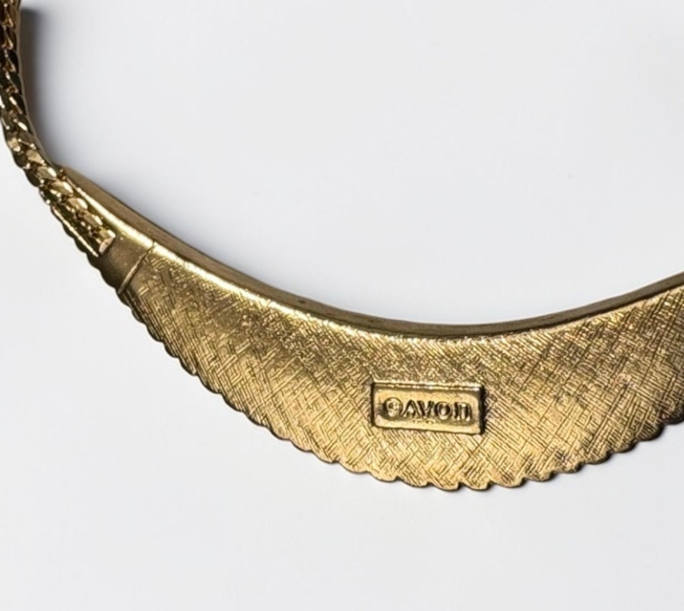 Vintage Avon Gold Tone Fan Pendant Necklace |1990s