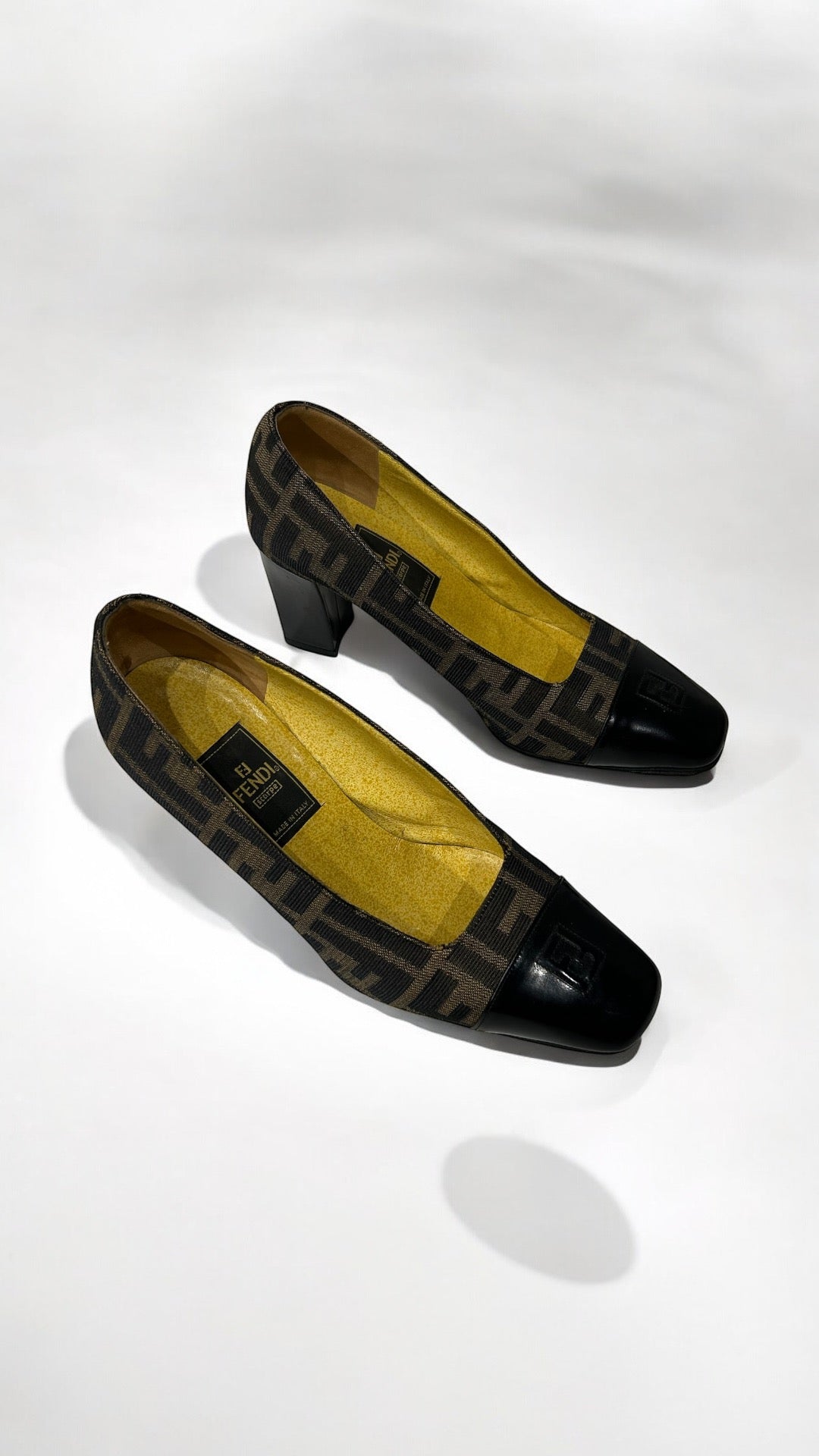 Vintage FENDI heeled pumps