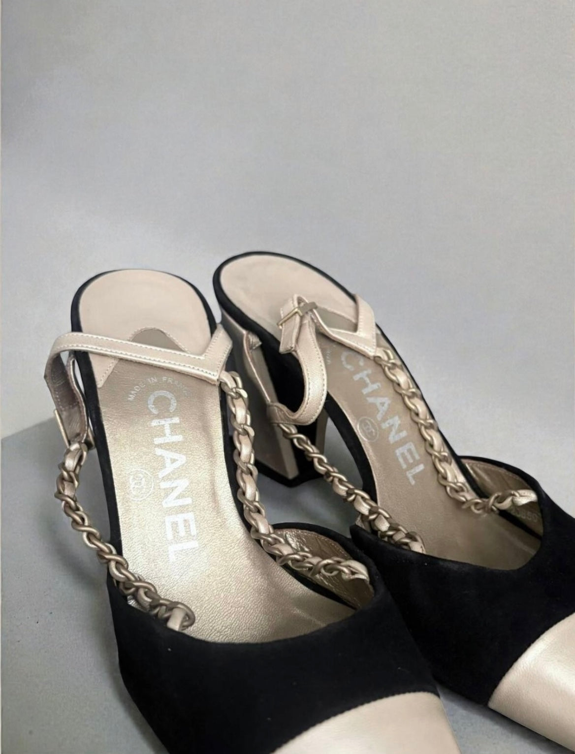 Vintage Chanel Two-Tone Slingback Pumps with Chain Detail|Late 1990s