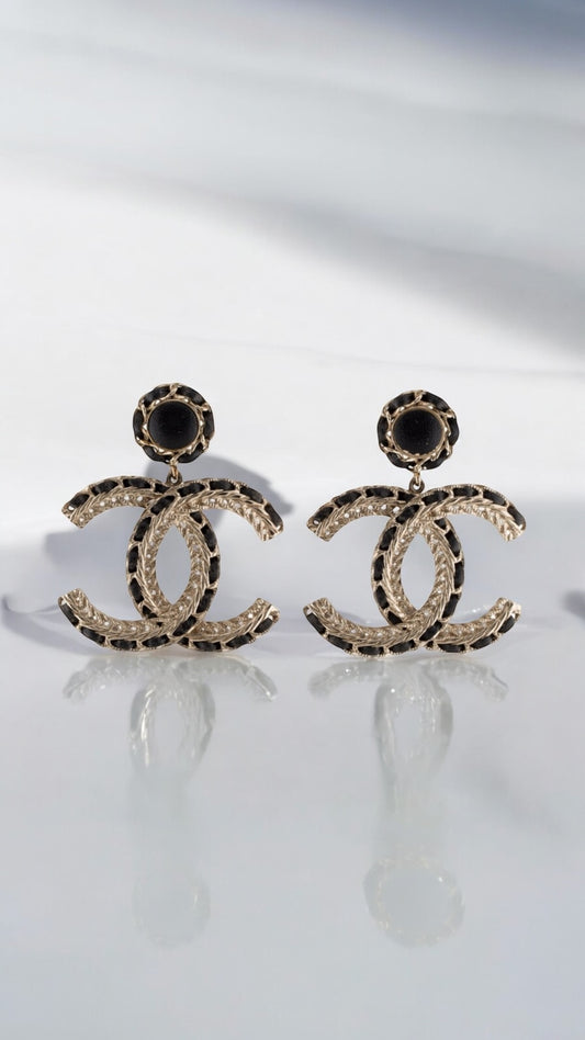 CHANEL 2023 CC logo drop earrings