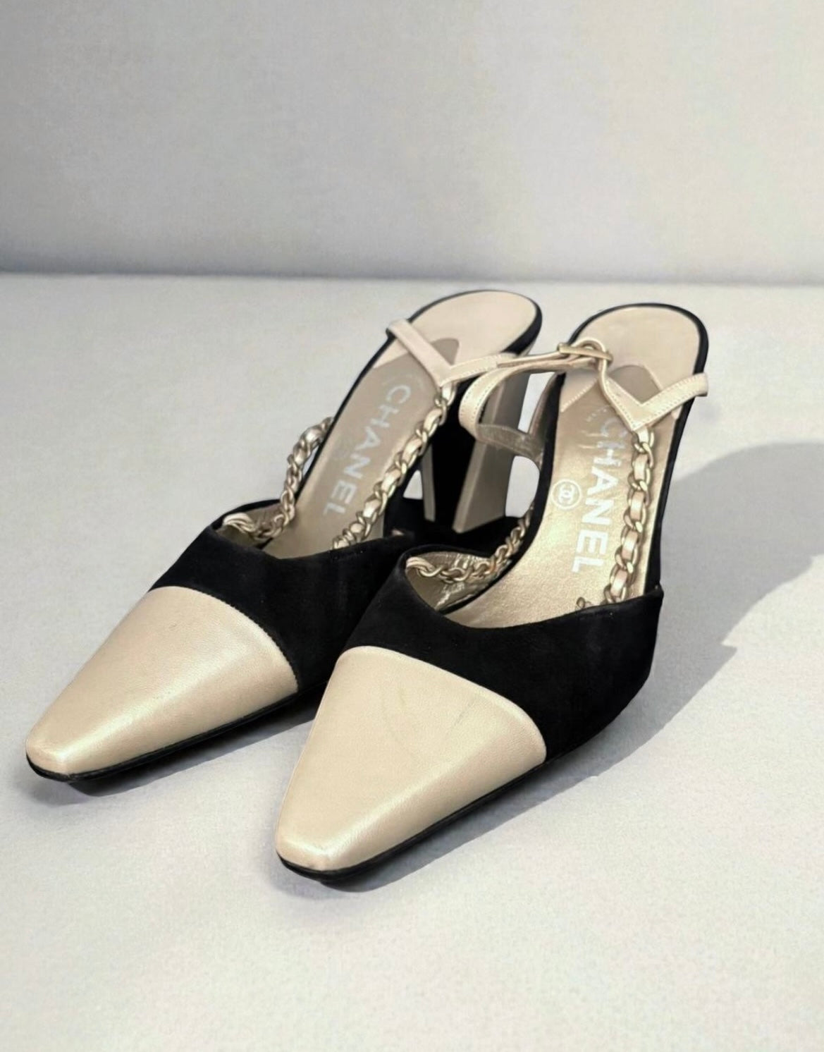 Vintage Chanel Two-Tone Slingback Pumps with Chain Detail|Late 1990s