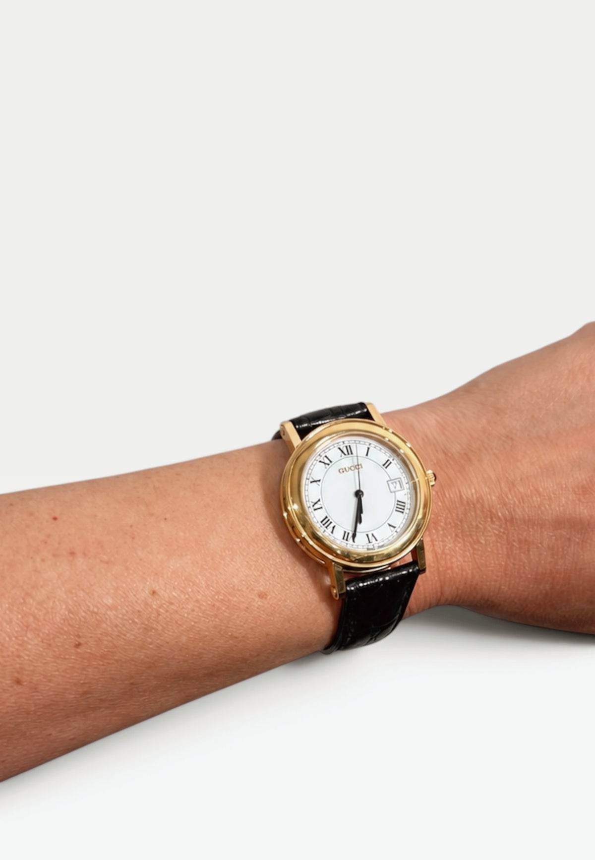 Vintage Gucci Swiss-Made Gold Roman Dial Watch|1990s